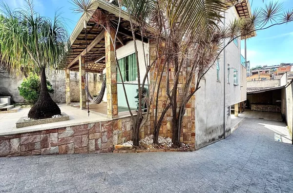 Casa para venda, 4 quarto(s),  Parque Xangri-lá, Contagem