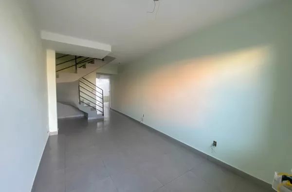Casa para venda, 2 Suites com 2 Vagas no Copacabana, Belo Horizonte