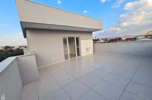 Cobertura de 2 quartos no Santa Mônica: Conforto e Vista Privilegiada - Foto 1
