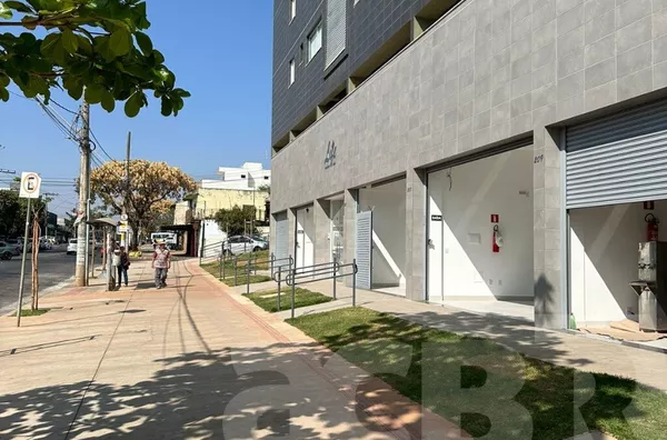 Loja Comercial com Fachada Moderna no Coração do Rio Branco!