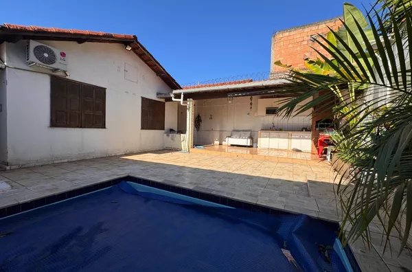 casa plana com piscina em lote de 227m2 no Jaqueline - Foto 2