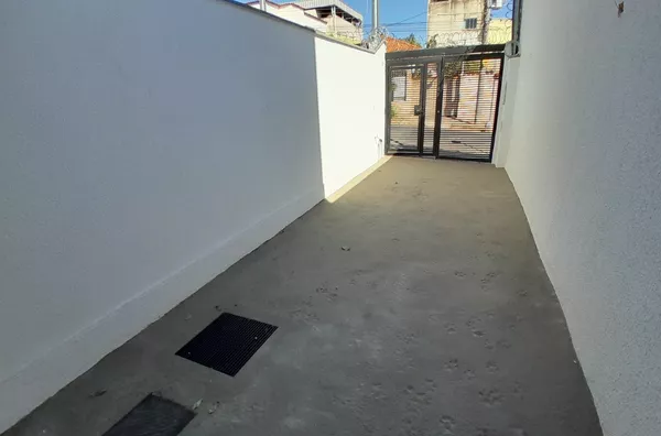 Casa Independente de 2 qtos 2 vagas em ótima localização no B. Floramar - Foto 3