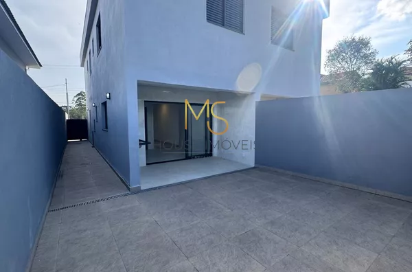 Casa nova com excelente acabamento em condomínio 3 dorms 1 suite