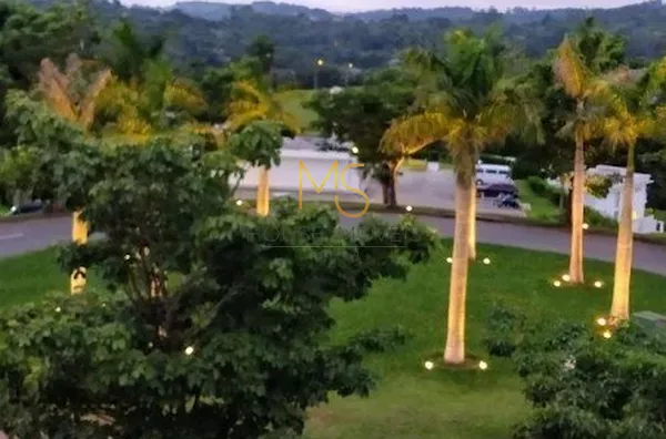 Praças com lindo paisagismo