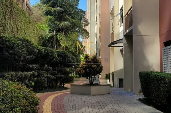 Área de circulação entre as torres
