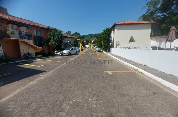 Rua tranquila e bem cuidada, com vagas em frente às casas