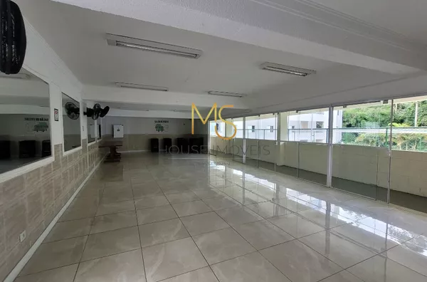 Salão de festas com capacidade para 60 pessoas