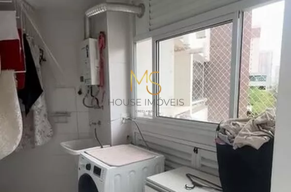 Área de serviço com bastante ventilação natural