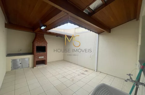 Casa p/ venda c/ 2 dorms, quintal amplo com churrasqueira e 2 vagas de garagem no miolo da Granja Viana, Cotia - Foto 1