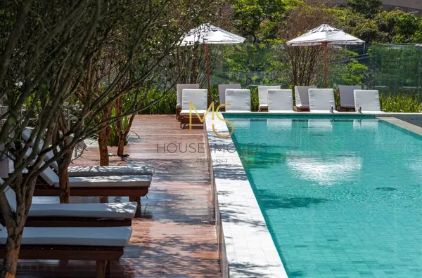 Piscina com raia olímpica de 25m