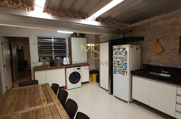 Casa para venda, com 2  dorms, garagem coberta e quintal com área gourmet na Granja Viana, Cotia