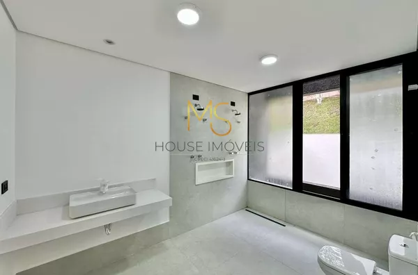 Banheiro da suíte master, com duas duchas