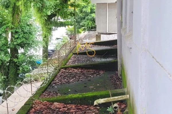 Marquise com vista para a Rua Antônio Malheiros Júnior