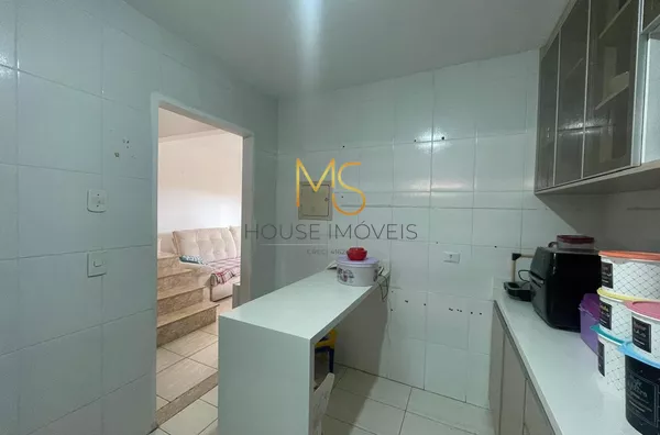 Casa para venda, com porteira fechada, com 2 dorms, cozinha planejada, quintal e garagem cobertos Jardim Petrópolis, Cotia - Foto 2