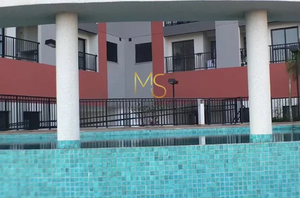 Piscina com borda infinita