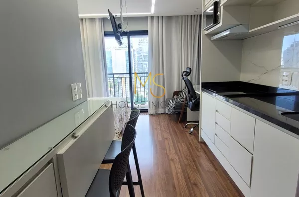 Studio novo, moderno, piso laminado e sol da manhã