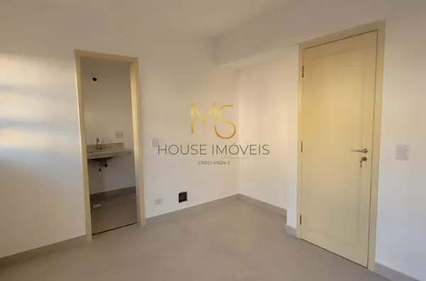 Suíte com espaço para closet