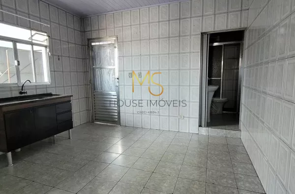 Casa para aluguel com dois cômodos e varanda, no Jardim Novo Horizonte, Carapicuíba, SP