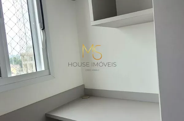 Quarto 2, bancada para estudos