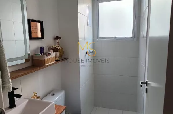 Banheiro social com ventilação natural