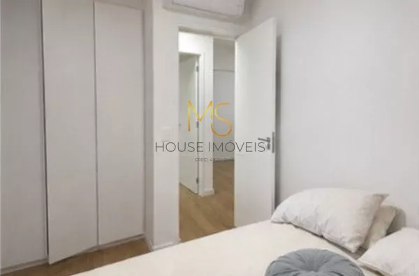 Quarto com cama de casal e ar condicionado