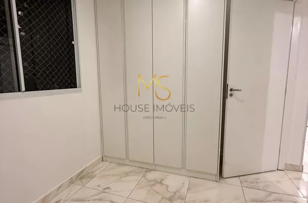 Quarto do casal com armários planejados