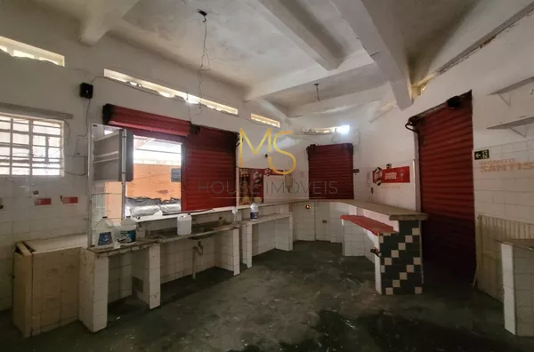 Parte inferior - parte interna do que antes era um bar