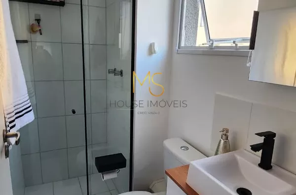 Banheiro da suíte com ventilação natural