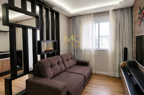 Sala de TV com possibilidade de ser revertida em um terceiro quarto