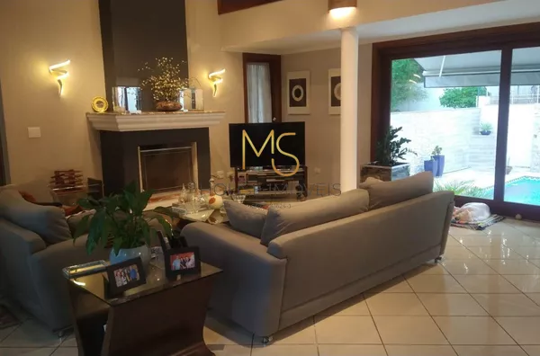 Sala de estar com lareira