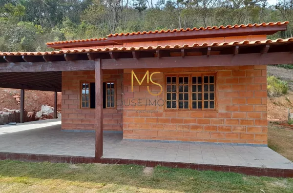 Chalé para venda com 1000m2  de terreno, piscina e churrasqueira, no Condominio Quintas do Barão, Mairinque - Foto 1