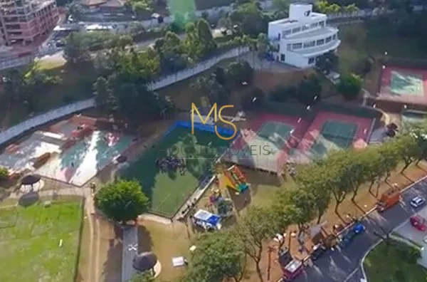 Quadras e campo de futebol