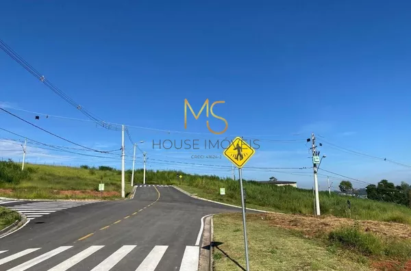 Alamedas tranquilas do condomínio Vitta Granja Viana