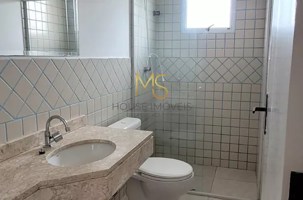 Banheiro que serve os dois dormitórios