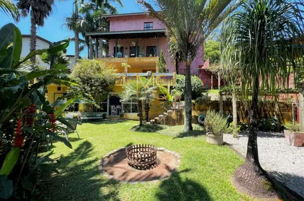 Linda casa em estilo rústico, com cinco dormitórios, no condomínio mais ecológico da Granja Viana! - Foto 2