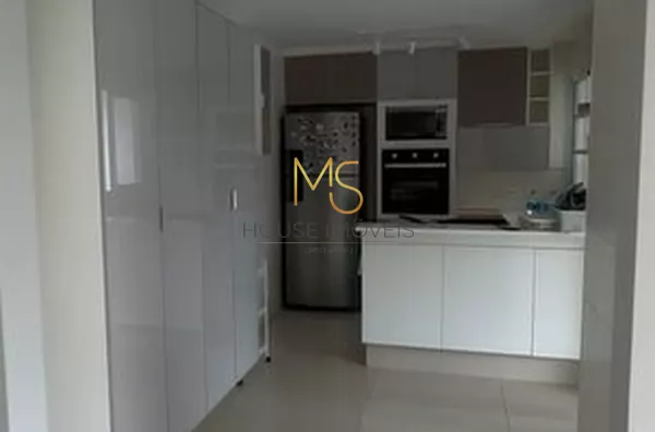 Cozinha repleta de armários