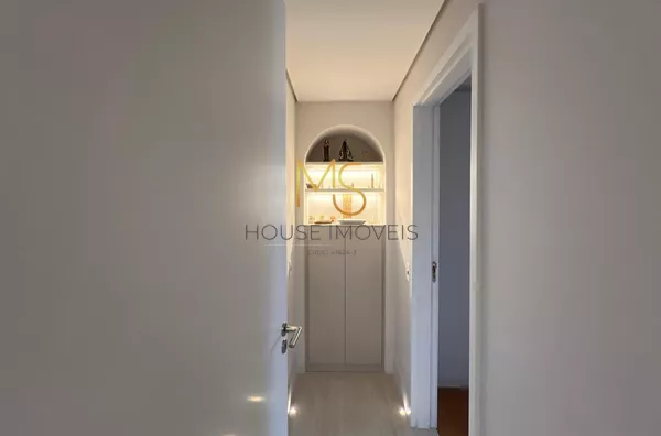 Corredor para a área íntima do apartamento