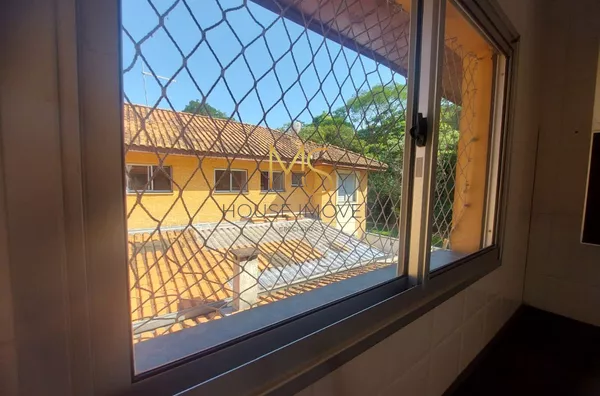 Casa para venda, totalmente reformada, estilo belvedere, com 2 quarto(s), no Jardim Torino, em Cotia, SP