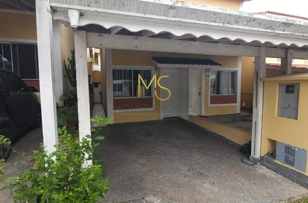 Casa para venda, com 2  dorms, garagem coberta e quintal com área gourmet na Granja Viana, Cotia