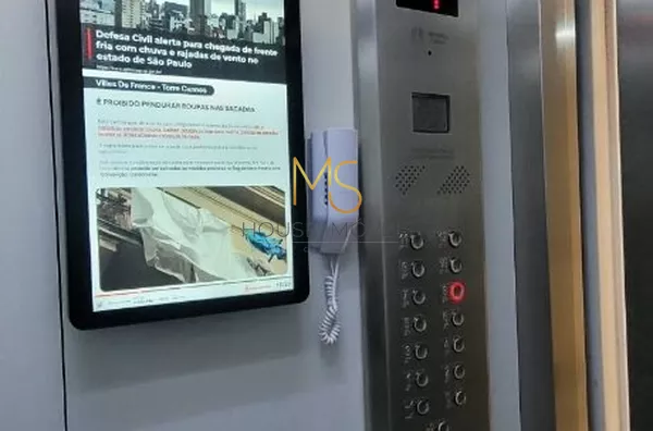 Elevadores com paineis informativos