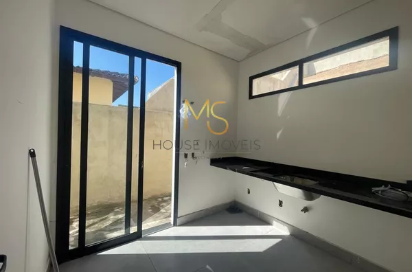 Casa para venda c/ 3 suítes, garagem coberta, quintal com piscina, Jardim Caiapia, Cotia