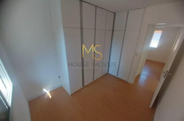 Quarto 1, com armários planejados