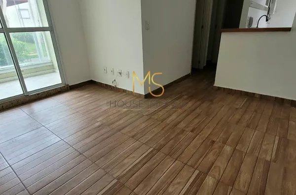 Piso cerâmico em excelente estado