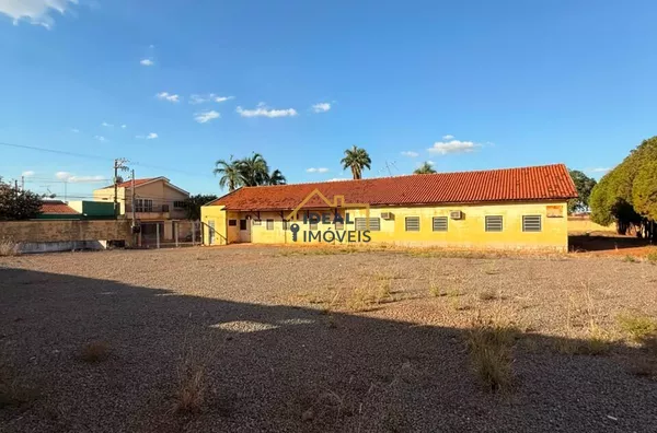 Imóvel Comercial 2000m² para Alugar em Birigui 13 Salas Região Nobre por R$5500