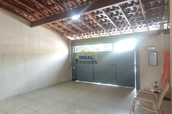 Casa à venda no Bairro Simões em Birigui/SP por R$ 185 mil. Oportunidade para sair do aluguel com 2 quartos e ampla garagem coberta. Agende sua visita!