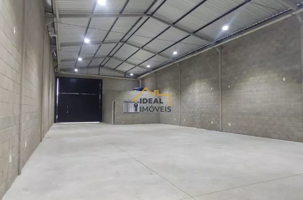 Barracão 250m², c/ Escritório, Energia Trifasica, 3 Banheiros - Foto 2