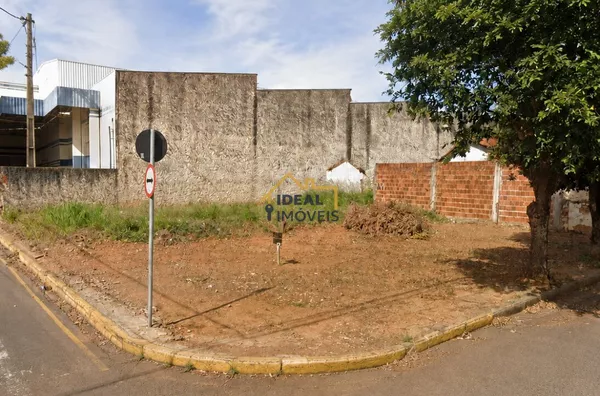 Invista no Centro: Terreno de 301m² Perfeito para Clínicas, Escritórios ou Moradia - Foto 7