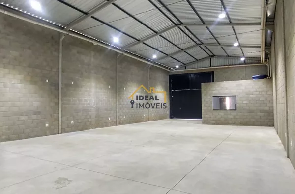 Barracão 250m², c/ Escritório, Energia Trifasica, 3 Banheiros - Foto 3