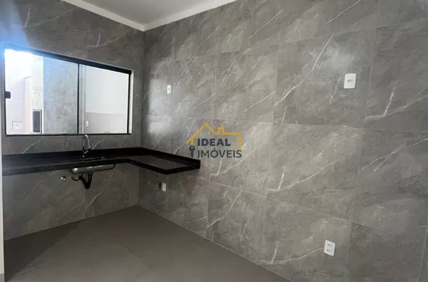 Conforto e Modernidade: Residência com Suíte e Ambientes Integrados