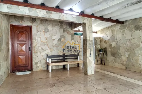 Espaço e Facilidade: Casa Pronta para Financiar em Terreno de 250m²